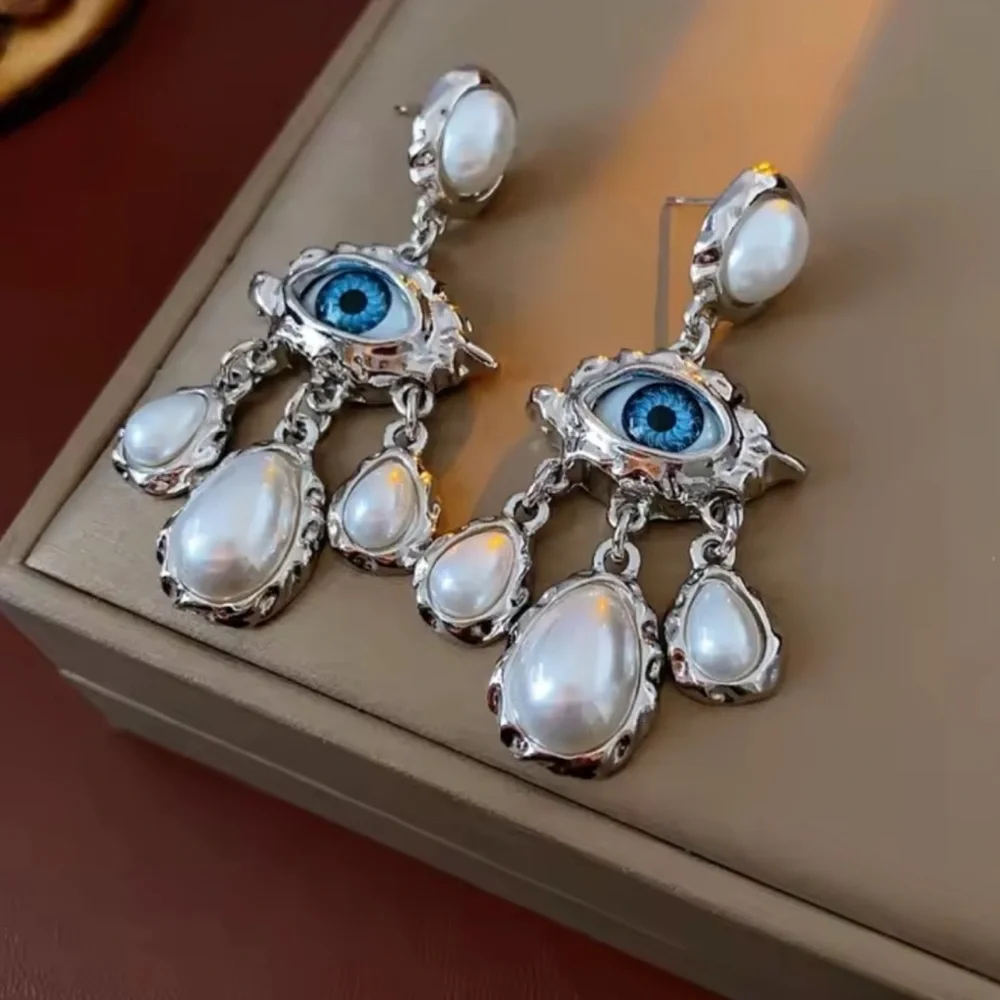Vintage Gaze Blue Eyes Pearl Silver Earrings